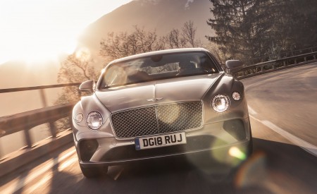 2018 Bentley Continental GT (Color: Extreme Silver) Front Wallpapers 450x275 (56)