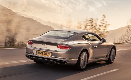 2018 Bentley Continental GT (Color: Extreme Silver) Rear Three-Quarter Wallpapers 450x275 (59)