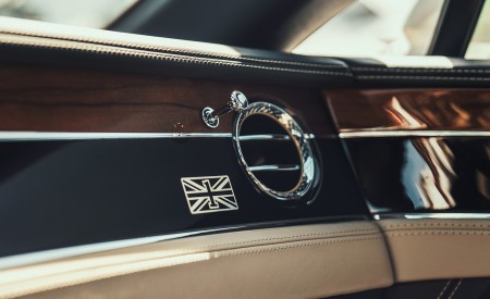 2018 Bentley Continental GT (Color: White Sand) Interior Detail Wallpapers 450x275 (110)