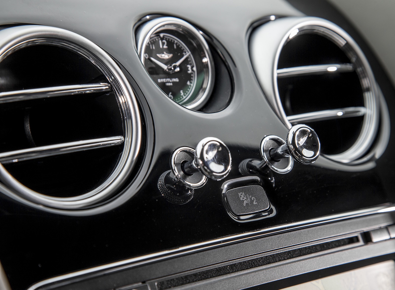 2018 Bentley Continental GT Supersports Coupe (Color: Moroccan Blue) Interior Air Vent Wallpapers #161 of 178