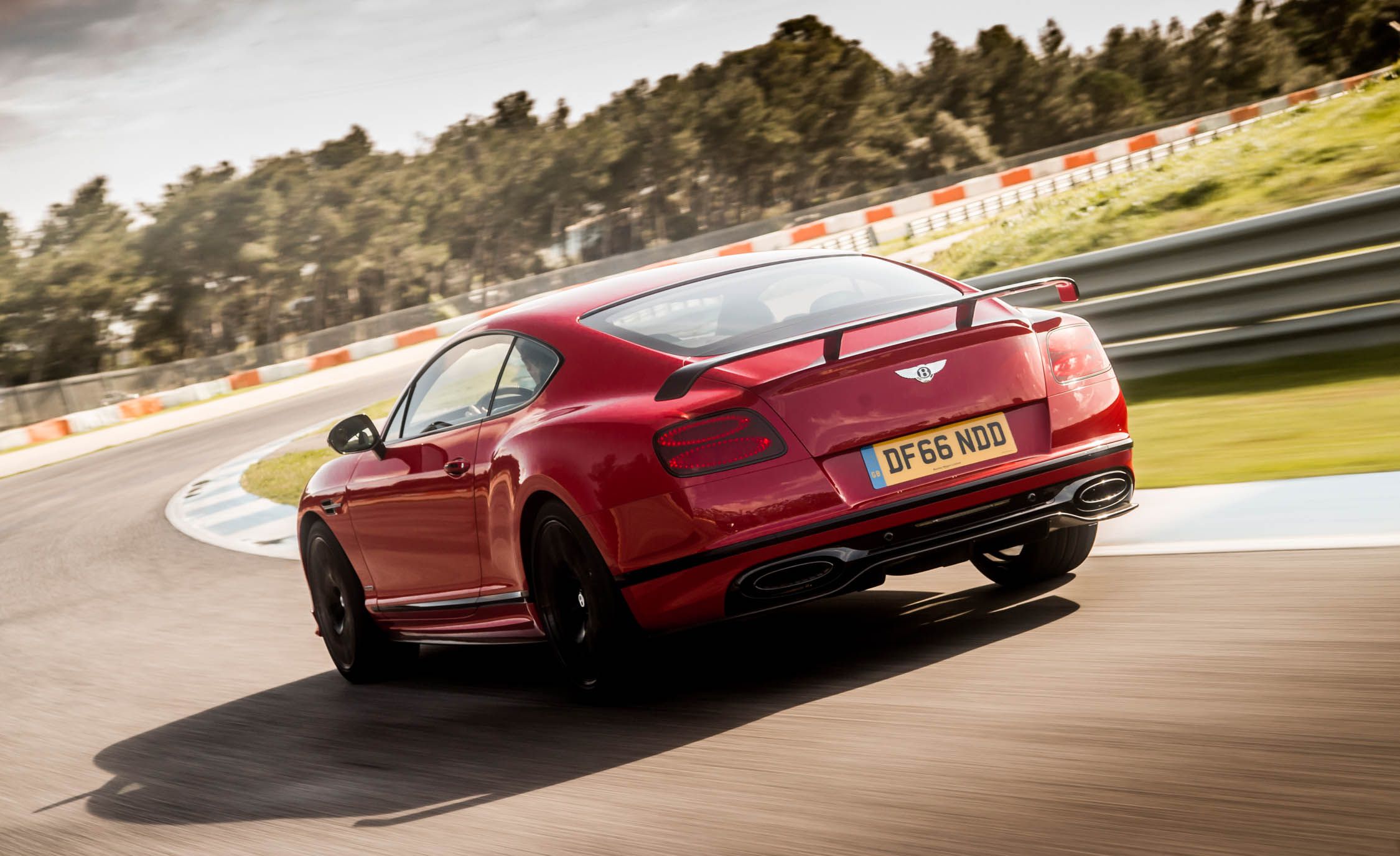 2018 Bentley Continental GT Supersports Coupe (Color: St. James Red) Rear Three-Quarter Wallpapers (13)