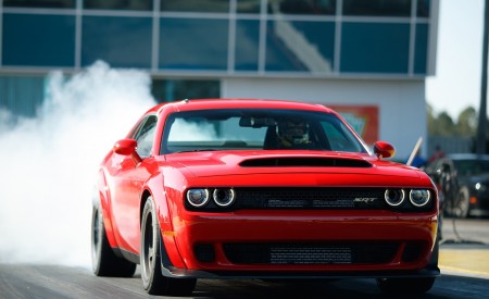 2018 Dodge Challenger SRT Demon Front Three-Quarter Wallpapers 450x275 (13)