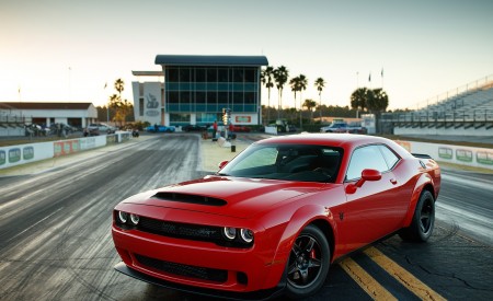 2018 Dodge Challenger SRT Demon Front Three-Quarter Wallpapers 450x275 (37)