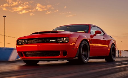 2018 Dodge Challenger SRT Demon Front Three-Quarter Wallpapers 450x275 (32)