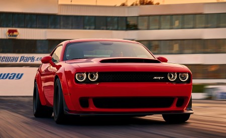 2018 Dodge Challenger SRT Demon Front Three-Quarter Wallpapers 450x275 (25)