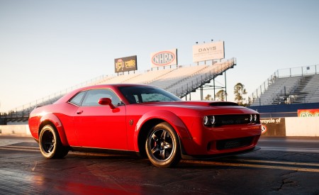 2018 Dodge Challenger SRT Demon Front Three-Quarter Wallpapers 450x275 (24)