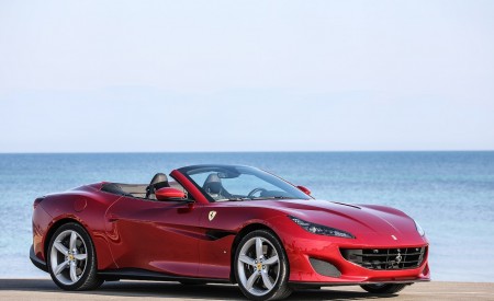2018 Ferrari Portofino Front Three-Quarter Wallpapers 450x275 (78)