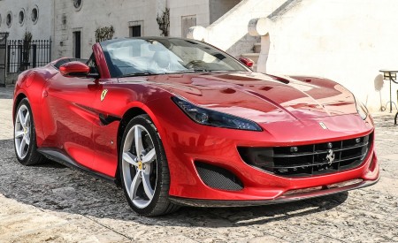 2018 Ferrari Portofino Front Three-Quarter Wallpapers 450x275 (71)