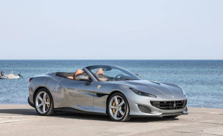 2018 Ferrari Portofino Front Three-Quarter Wallpapers 450x275 (54)