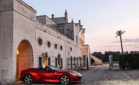 2018 Ferrari Portofino Front Three-Quarter Wallpapers 450x275 (72)