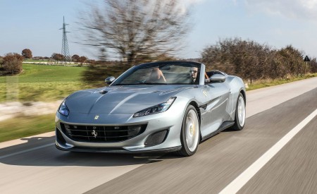 2018 Ferrari Portofino Front Three-Quarter Wallpapers 450x275 (55)