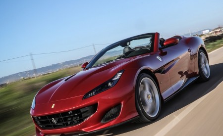 2018 Ferrari Portofino Front Three-Quarter Wallpapers 450x275 (33)