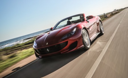 2018 Ferrari Portofino Front Three-Quarter Wallpapers 450x275 (34)