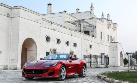 2018 Ferrari Portofino Front Three-Quarter Wallpapers 450x275 (63)