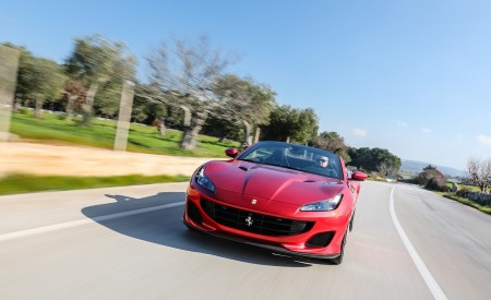 2018 Ferrari Portofino Front Three-Quarter Wallpapers 450x275 (3)