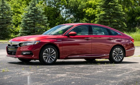 2018 Honda Accord Hybrid Front Three-Quarter Wallpapers 450x275 (3)