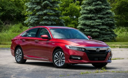 2018 Honda Accord Hybrid Front Three-Quarter Wallpapers 450x275 (4)