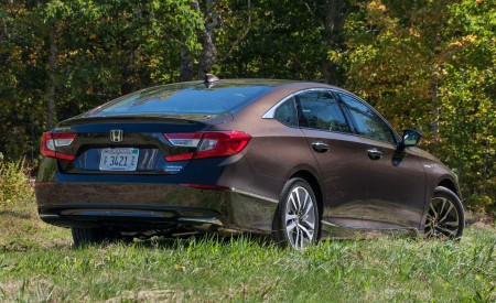 2018 Honda Accord Hybrid Rear Three-Quarter Wallpapers 450x275 (25)