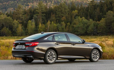 2018 Honda Accord Hybrid Rear Three-Quarter Wallpapers 450x275 (26)