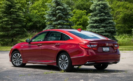 2018 Honda Accord Hybrid Rear Three-Quarter Wallpapers 450x275 (6)