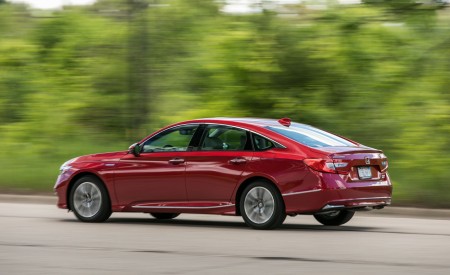 2018 Honda Accord Hybrid Rear Three-Quarter Wallpapers 450x275 (2)