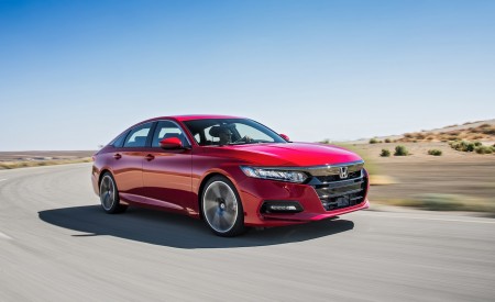2018 Honda Accord Sport 2.0T Manual Front Three-Quarter Wallpapers 450x275 (40)