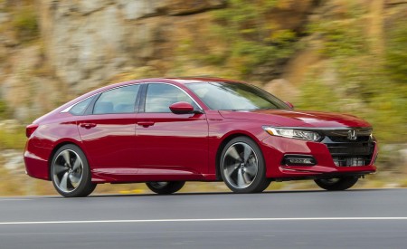 2018 Honda Accord Sport 2.0T Manual Front Three-Quarter Wallpapers 450x275 (8)