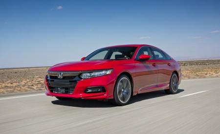 2018 Honda Accord Sport 2.0T Manual Front Three-Quarter Wallpapers 450x275 (39)