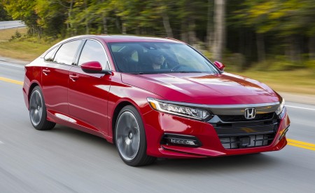 2018 Honda Accord Sport 2.0T Manual Front Three-Quarter Wallpapers 450x275 (4)