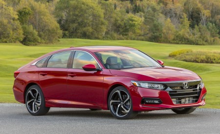 2018 Honda Accord Sport 2.0T Manual Front Three-Quarter Wallpapers 450x275 (10)