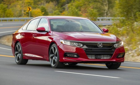 2018 Honda Accord Sport 2.0T Manual Front Three-Quarter Wallpapers 450x275 (11)