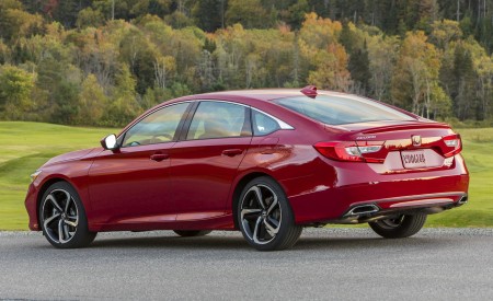 2018 Honda Accord Sport 2.0T Manual Rear Three-Quarter Wallpapers 450x275 (14)
