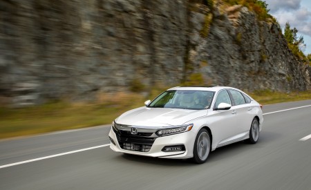 2018 Honda Accord Touring 1.5T Front Three-Quarter Wallpapers 450x275 (74)