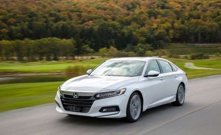2018 Honda Accord Touring 1.5T Front Three-Quarter Wallpapers 450x275 (65)