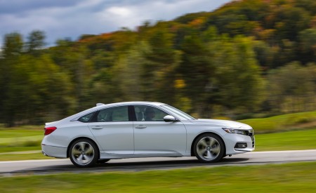 2018 Honda Accord Touring 1.5T Side Wallpapers 450x275 (70)