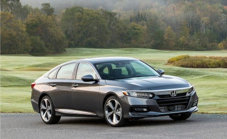 2018 Honda Accord Touring 2.0T Front Three-Quarter Wallpapers 450x275 (57)