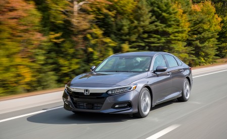 2018 Honda Accord Touring 2.0T Front Three-Quarter Wallpapers 450x275 (56)