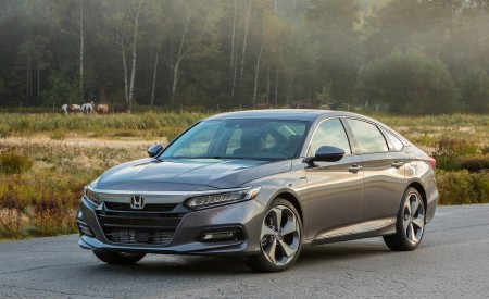 2018 Honda Accord Touring 2.0T Front Three-Quarter Wallpapers 450x275 (48)