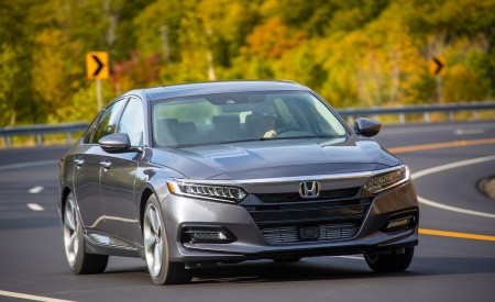 2018 Honda Accord Touring 2.0T Front Wallpapers 450x275 (51)