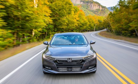2018 Honda Accord Touring 2.0T Front Wallpapers 450x275 (52)