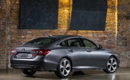2018 Honda Accord Touring Rear Three-Quarter Wallpapers 450x275 (102)