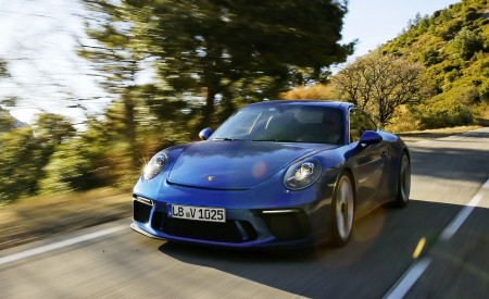 2018 Porsche 911 GT3 with Touring Package Front Three-Quarter Wallpapers 450x275 (39)