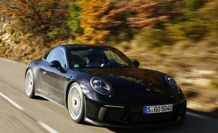 2018 Porsche 911 GT3 with Touring Package Front Three-Quarter Wallpapers 450x275 (40)