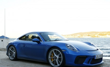 2018 Porsche 911 GT3 with Touring Package Front Three-Quarter Wallpapers 450x275 (41)