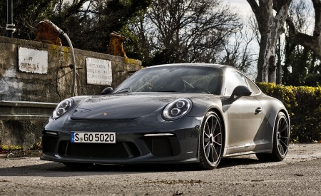 2018 Porsche 911 GT3 with Touring Package Front Three-Quarter Wallpapers 450x275 (48)