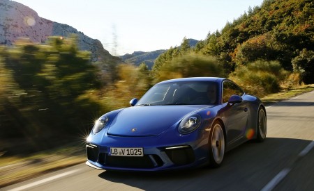 2018 Porsche 911 GT3 with Touring Package Front Three-Quarter Wallpapers 450x275 (42)
