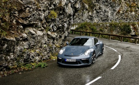 2018 Porsche 911 GT3 with Touring Package Front Wallpapers 450x275 (76)