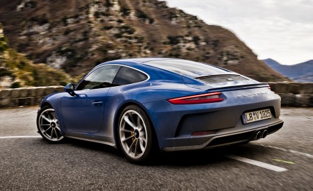 2018 Porsche 911 GT3 with Touring Package Rear Three-Quarter Wallpapers 450x275 (65)