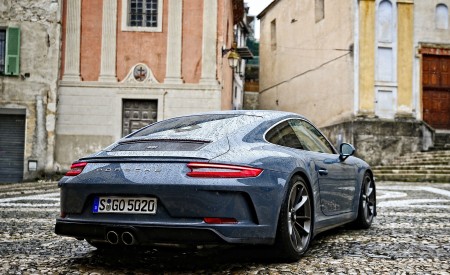 2018 Porsche 911 GT3 with Touring Package Rear Three-Quarter Wallpapers 450x275 (57)