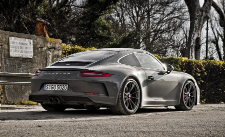 2018 Porsche 911 GT3 with Touring Package Rear Three-Quarter Wallpapers 450x275 (52)